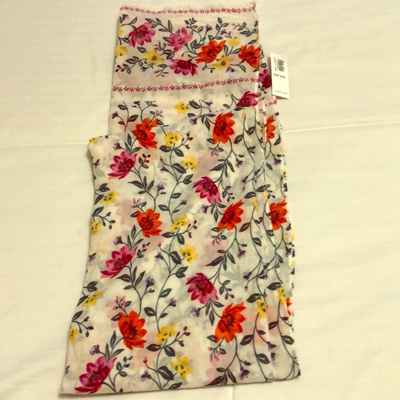 Old Navy Accessories - NWT Old Navy silk scarf ONE SIZE
